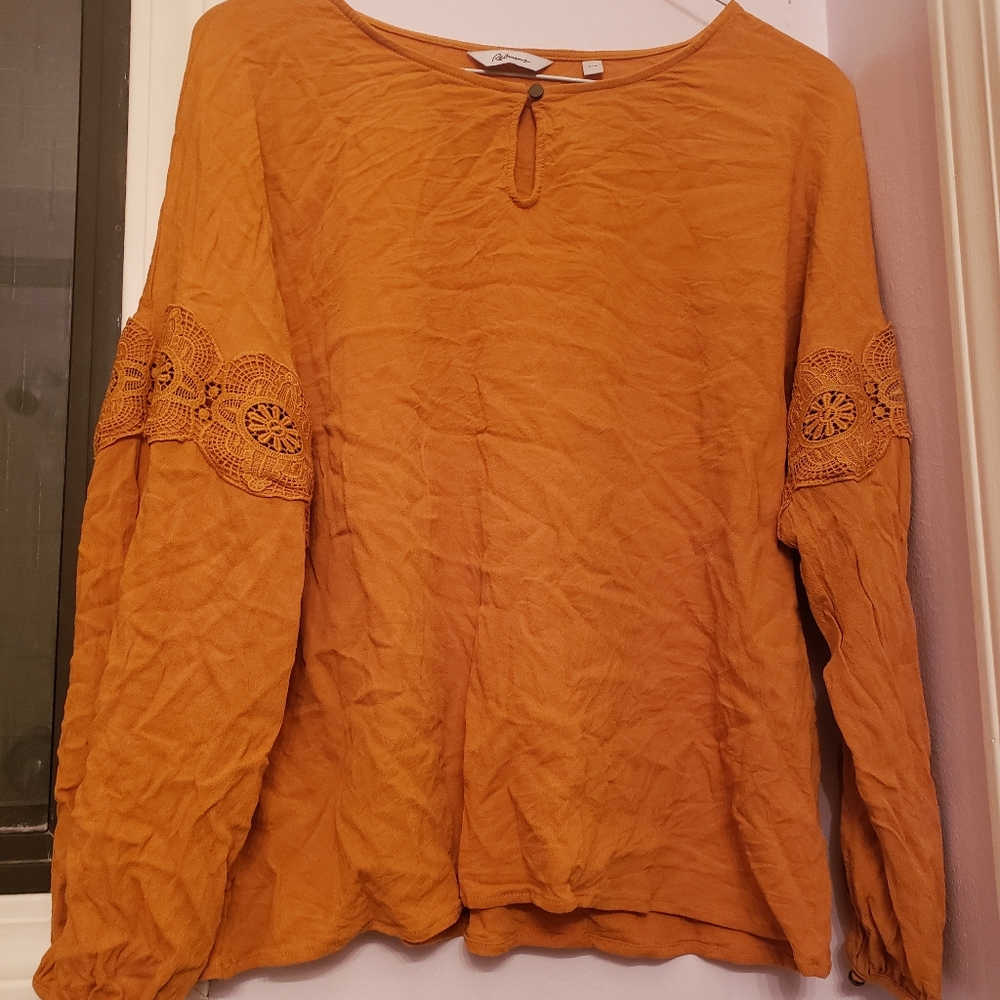 3/$25 Beautiful mustard yellow blouse from Reitmans, size L